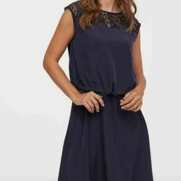 H&M MAMA | Maternity/Nursing Dress - Picture 2 of 3